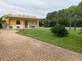 Villa dei Desideri, immersa nel verde con ampio parco Villa Castelli